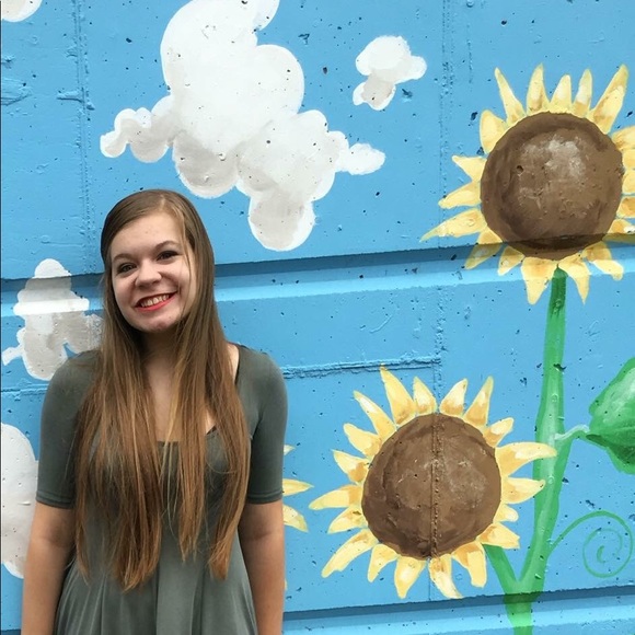 Meet your Posher, Hannah - Picture 5 of 8